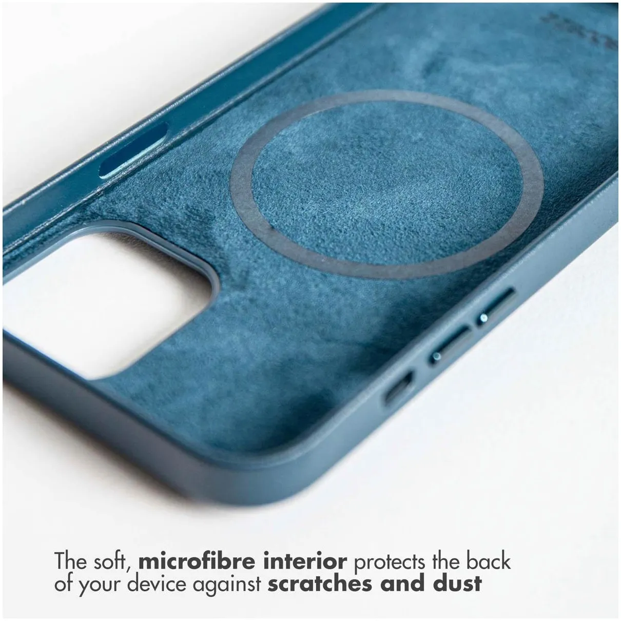 Accezz Leather met MagSafe voor Apple iPhone 13 Donkerblauw