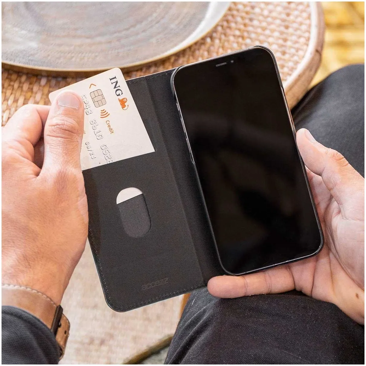 Accezz Premium Leather Slim Book Case voor Apple iPhone 13 Mini Zwart