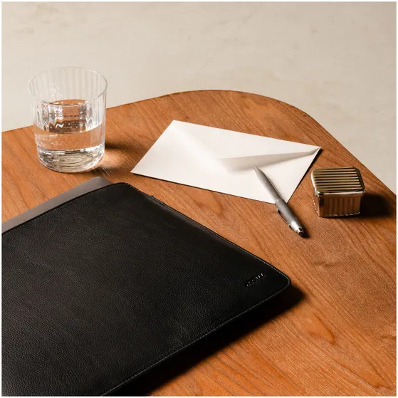 Accezz Leather hoes voor MacBook 15 inch Zwart