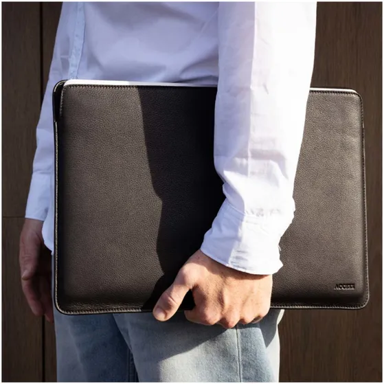 Accezz Leather hoes voor MacBook 16 inch Zwart