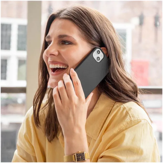 Accezz Liquid Silicone voor Apple iPhone 12 (Pro) Zwart