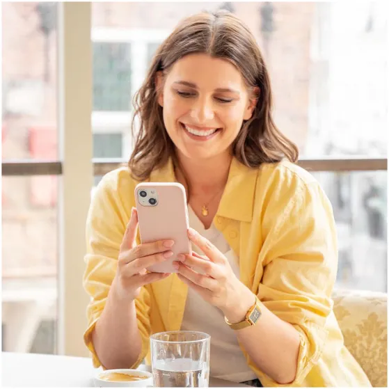 Accezz Liquid Silicone voor Apple iPhone 12 (Pro) Roze