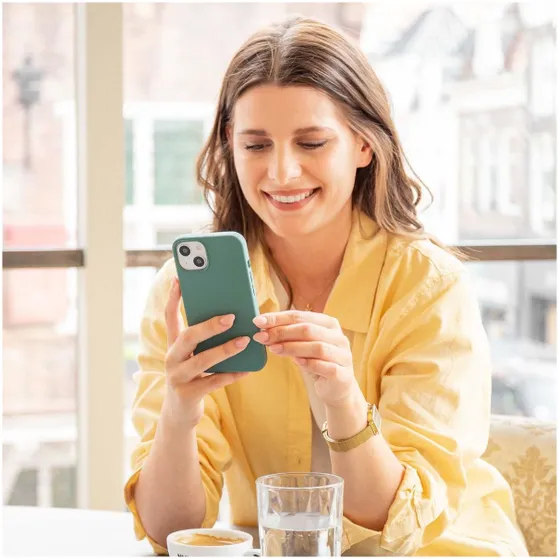 Accezz Liquid Silicone voor Apple iPhone 13 Groen