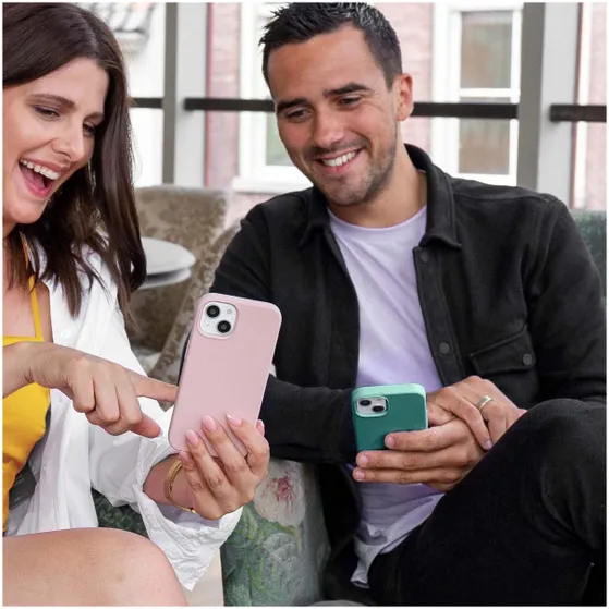 Accezz Liquid Silicone voor Apple iPhone 13 Pro Groen