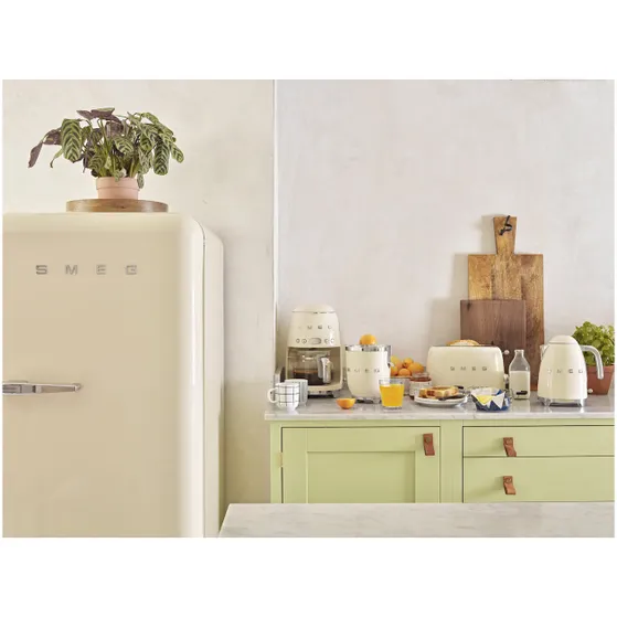 Smeg FAB28RCR6 Creme