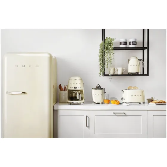 Smeg FAB28RCR6 Creme