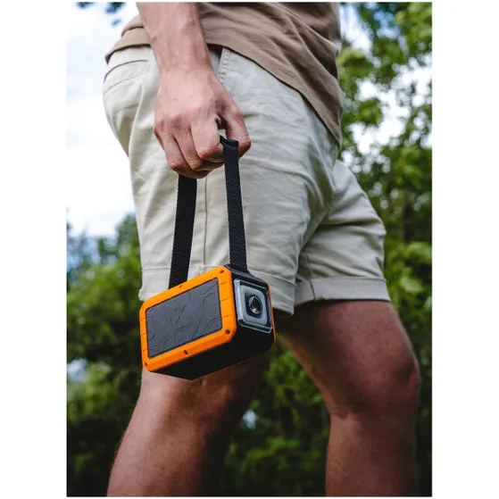 Xtorm Rugged Power Pack 40000 mAh flashlight