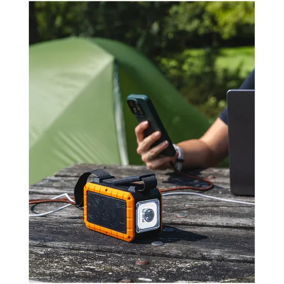 Xtorm Rugged Power Pack 40000 mAh flashlight