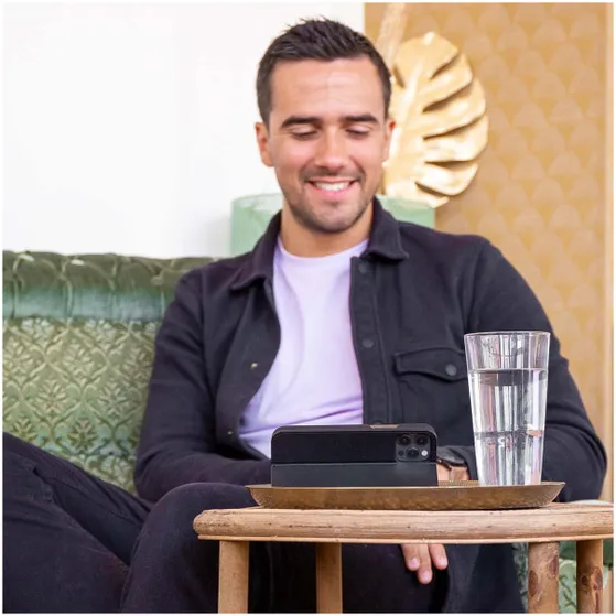 Accezz Premium Leather Slim Book Case voor Apple iPhone 13 Pro Zwart