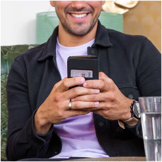 Accezz Premium Leather Slim Book Case voor Apple iPhone 13 Pro Zwart