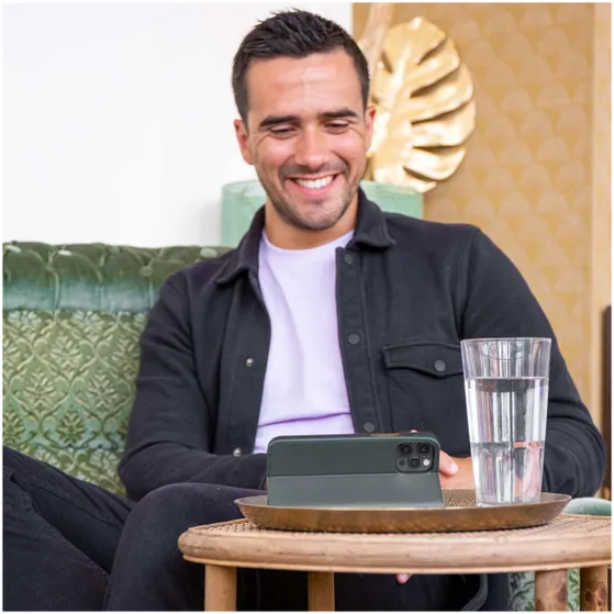 Accezz Premium Leather Slim Book Case voor Apple iPhone SE (2022 / 2020) / 8 / 7 / 6(s) Groen