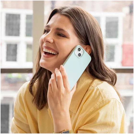 Accezz Liquid Silicone Backcover iPhone 15 Plus Lichtblauw