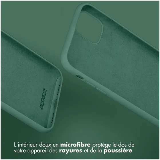 Accezz Liquid Silicone Backcover iPhone 15 Donkergroen
