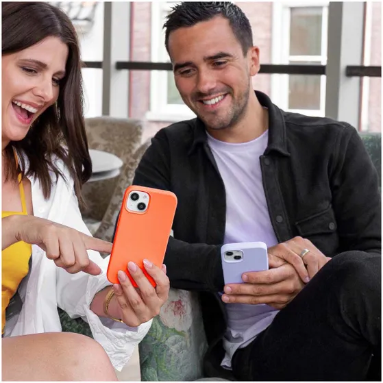 Accezz Liquid Silicone Backcover iPhone 15 Pro Max Oranje