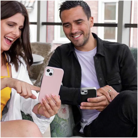 Accezz Liquid Silicone Backcover met MagSafe iPhone 15 Pro Zwart