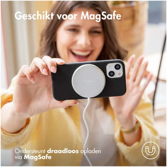 Accezz Liquid Silicone Backcover met MagSafe iPhone 15 Plus Zwart