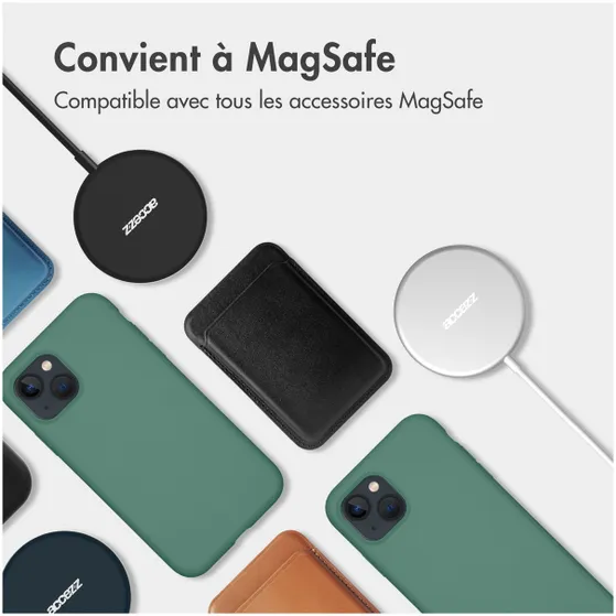 Accezz Liquid Silicone Backcover met MagSafe iPhone 15 Plus Donkergroen