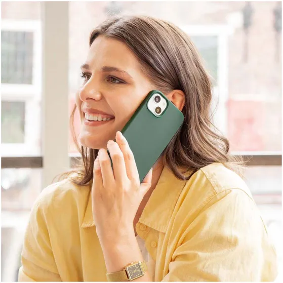 Accezz Liquid Silicone Backcover met MagSafe voor Samsung Galaxy S25 Groen