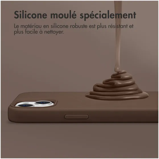 Accezz Liquid Silicone Backcover met MagSafe voor Samsung Galaxy S25 Plus Donkerbruin