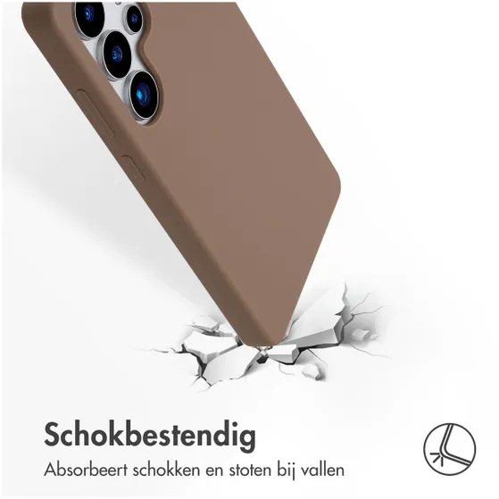 Accezz Liquid Silicone Backcover met MagSafe voor Samsung Galaxy S25 Ultra Lichtbruin