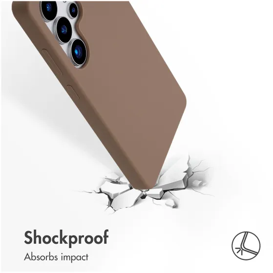Accezz Liquid Silicone Backcover met MagSafe voor Samsung Galaxy S25 Ultra Lichtbruin