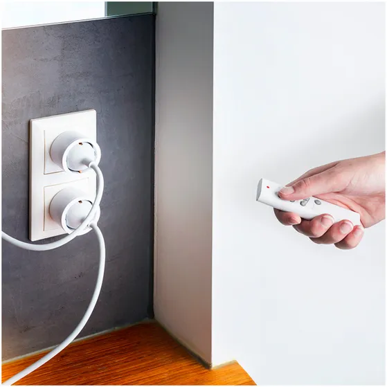 KlikAanKlikUit APC3-2300R Draadloze stekkerset met 3 stekkers & afstandsbediening Wit