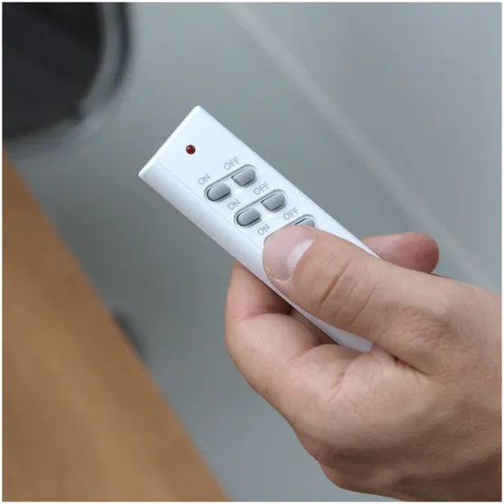 KlikAanKlikUit APC2-2300R Draadloze stekkerset met 2 stekkers & afstandsbediening Wit