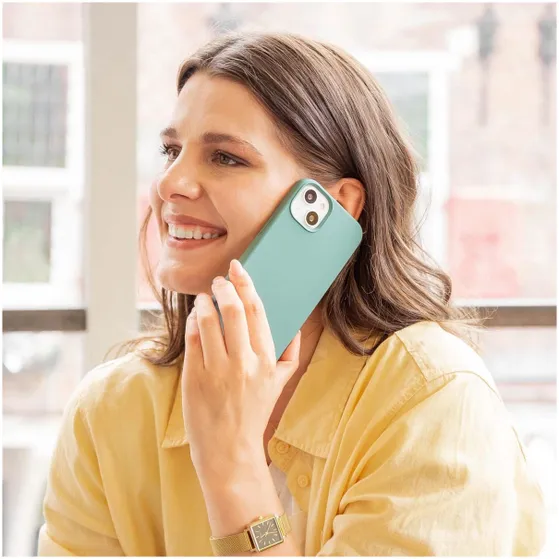 Accezz Liquid Silicone Backcover met MagSafe iPhone 12 (Pro) Groen