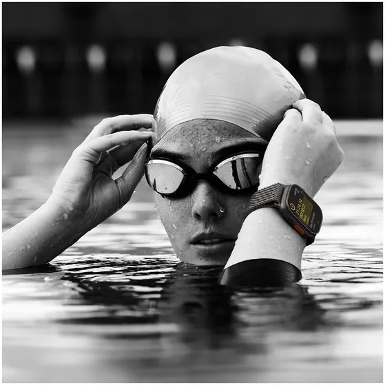 Apple Watch Ultra 2 GPS + Cellular 49mm Titanium Case met Blue Trail Loop - M/L Beige