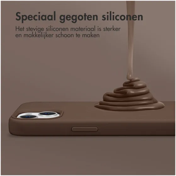 Accezz Liquid Silicone Backcover met MagSafe voor Samsung Galaxy S24 Bruin