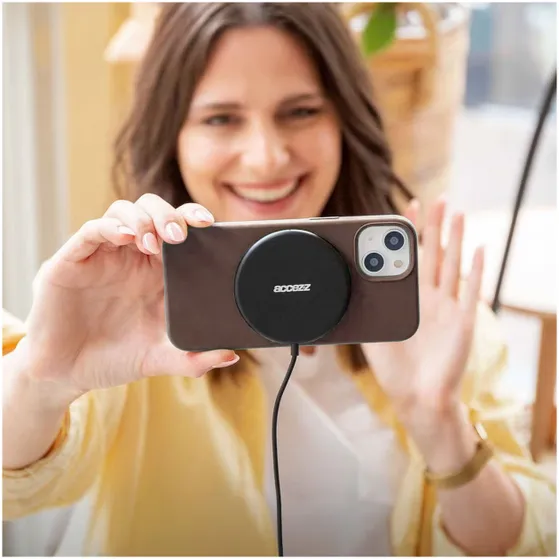 Accezz Liquid Silicone Backcover met MagSafe voor Samsung Galaxy S24 Ultra Bruin