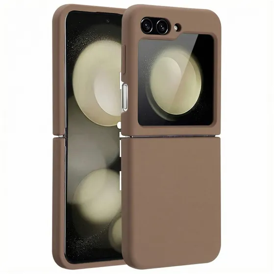 Accezz Liquid Silicone Backcover met MagSafe voor Samsung Galaxy Z Flip 5 Lichtbruin