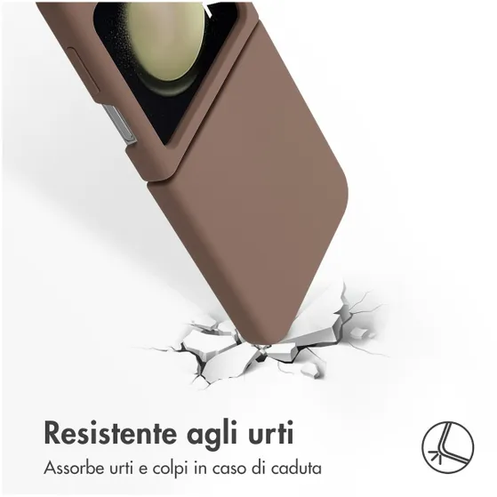 Accezz Liquid Silicone Backcover met MagSafe voor Samsung Galaxy Z Flip 5 Lichtbruin