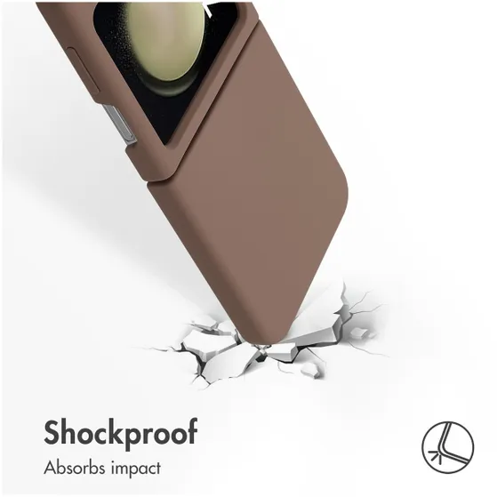 Accezz Liquid Silicone Backcover met MagSafe voor Samsung Galaxy Z Flip 5 Lichtbruin