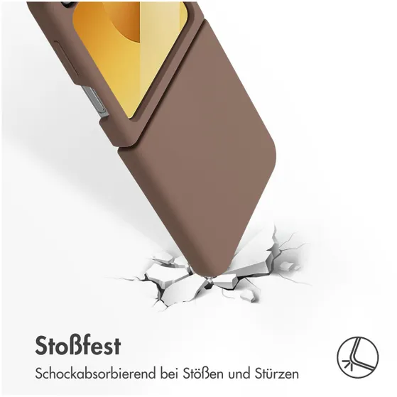 Accezz Liquid Silicone Backcover met MagSafe voor Samsung Galaxy Z Flip 6 Lichtbruin