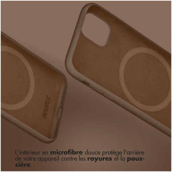 Accezz Liquid Silicone Backcover met MagSafe voor Apple iPhone 15 Pro Max Lichtbruin