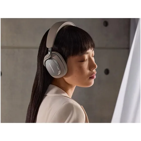 Bowers & Wilkins Px8 S2 Bruin