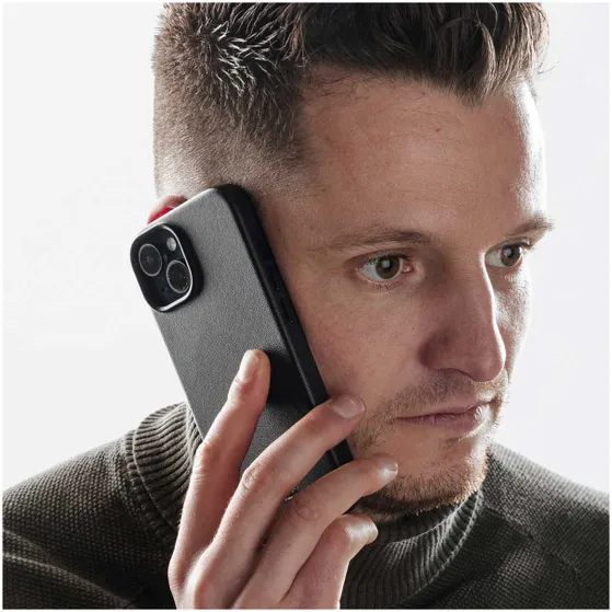 Accezz MagSafe Leather Backcover voor iPhone 16 Pro Zwart