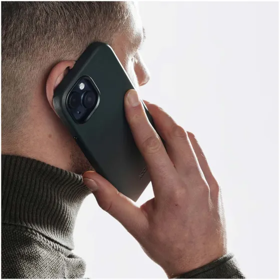 Accezz MagSafe Leather Backcover voor iPhone 16 Pro Max Donkergroen