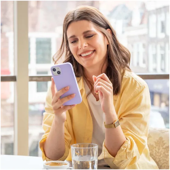 Accezz Liquid Silicone Backcover voor Samsung Galaxy S25 Paars