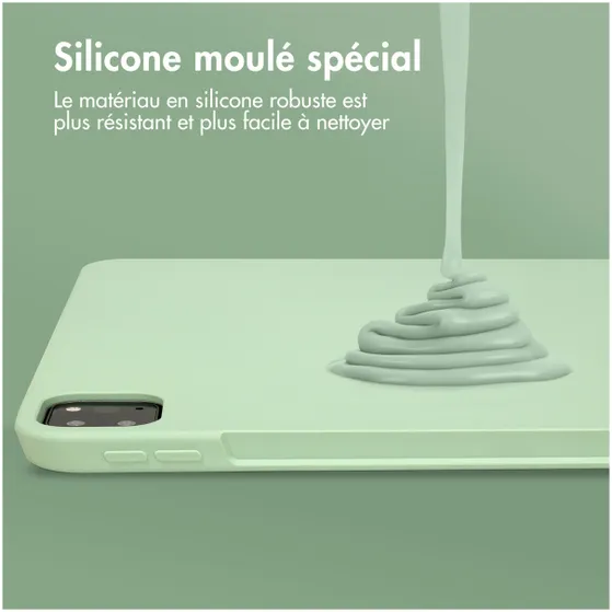 Accezz Liquid Silicone Backcover met penhouder iPad Pro 12.9 (2022) / Pro 12.9 (2021) / Pro 12.9 (2020) Groen