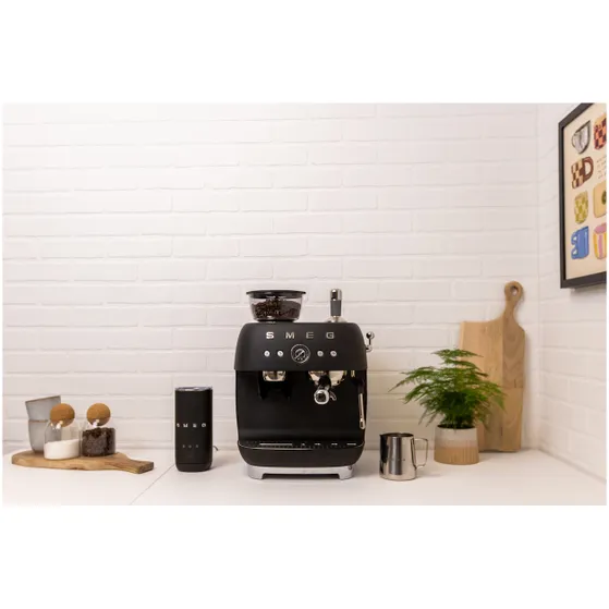 Smeg MFF02BLMEU Zwart