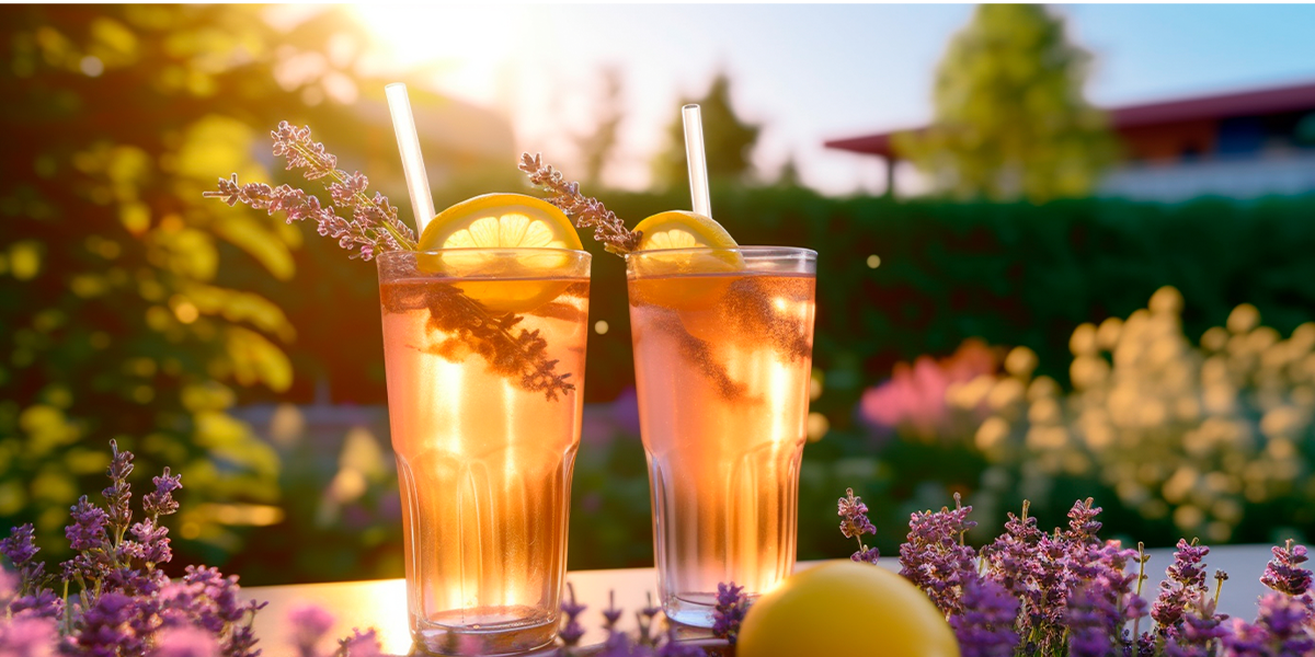 Zelfgemaakte verkoelende zomerdrankjes