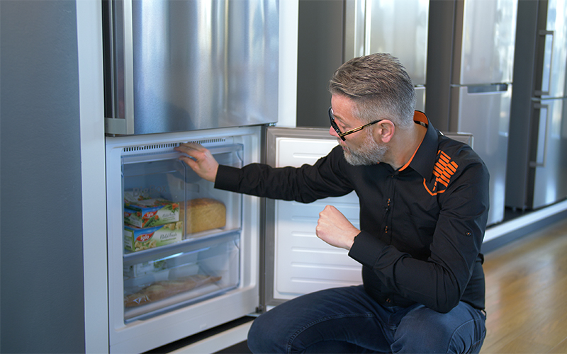 paraplu journalist Arne Waarom is een volle koelkast of vriezer zuiniger dan een lege koelkast? |  Expert.nl