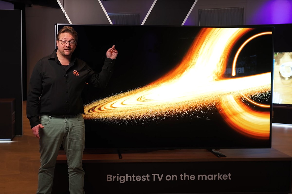 Hisense 110UX