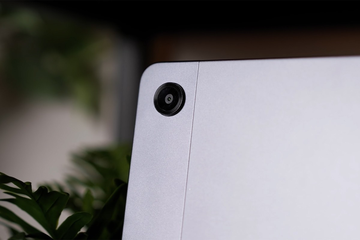 Close-up van de hoofdcamera op de achterkant van de Samsung Galaxy Tab A11 Plus.