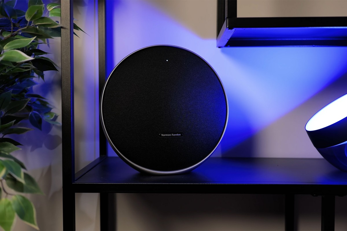 Harman Kardon Onyx Studio 9 in een zwarte kast