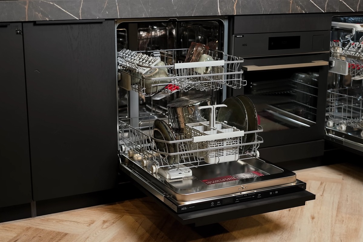 Openstaande AEG Dish 7000-serie vaatwasser.