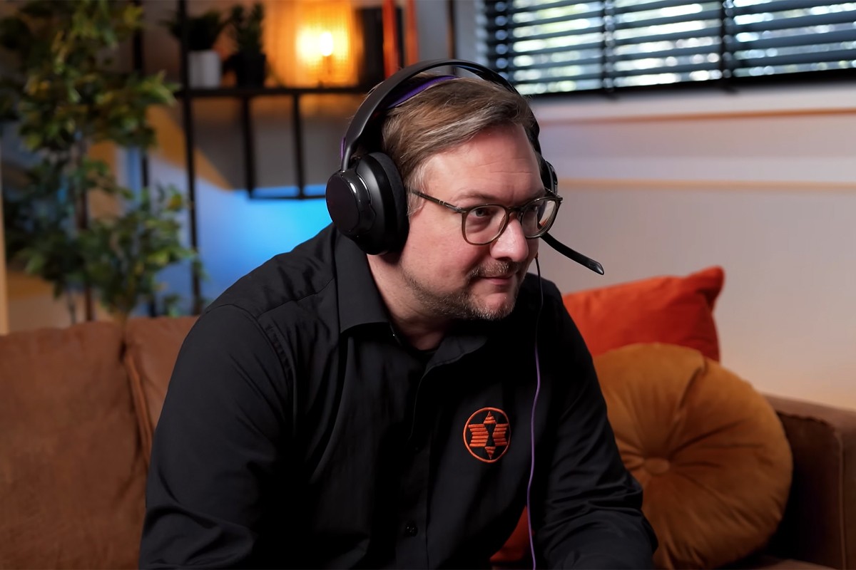 JBL Quantum 250 op het hoofd van een persoon.