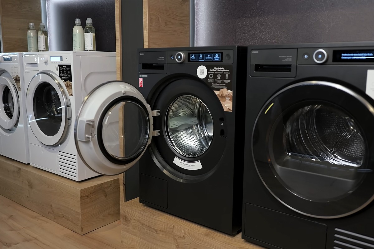 ASKO W5096RG met openstaande deur.